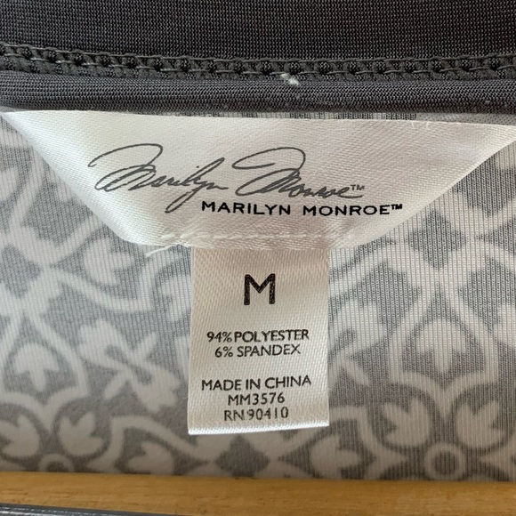 Marilyn Monroe Wrap Intimates Long Sleeves Robe Size Medium. Pre-owned. - Picture 9 of 9